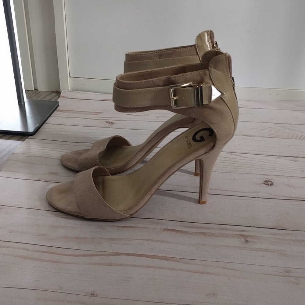 👠👠 Nice beige sandals heels by Guess